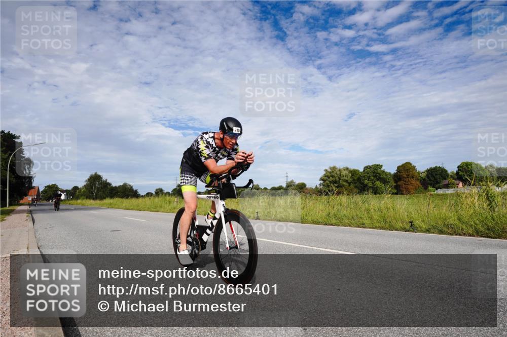 31.08.2025 - Elbe Triathlon Hamburg Michael Burmester http://msf.ph/oto/8665401 31.08.2025 10:10:30 Radfahren 558, 631, 680, 715, 809, 829 meine-sportfotos.de