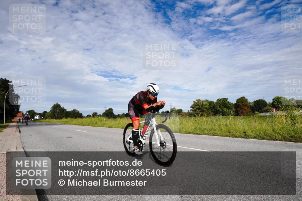 31.08.2025 - Elbe Triathlon Hamburg Michael Burmester http://msf.ph/oto/8665405 31.08.2025 10:10:35 Radfahren 558, 678, 829, 929 meine-sportfotos.de