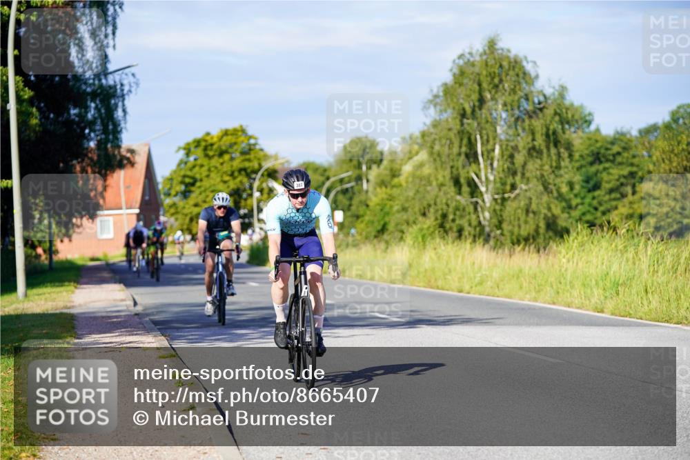 31.08.2025 - Elbe Triathlon Hamburg Michael Burmester http://msf.ph/oto/8665407 31.08.2025 09:30:05 Radfahren 305, 387, 427, 527, 617, 680, 773 meine-sportfotos.de