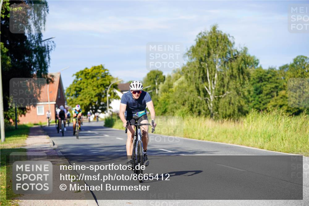 31.08.2025 - Elbe Triathlon Hamburg Michael Burmester http://msf.ph/oto/8665412 31.08.2025 09:30:07 Radfahren 305, 387, 427, 527, 613, 617, 680, 773 meine-sportfotos.de
