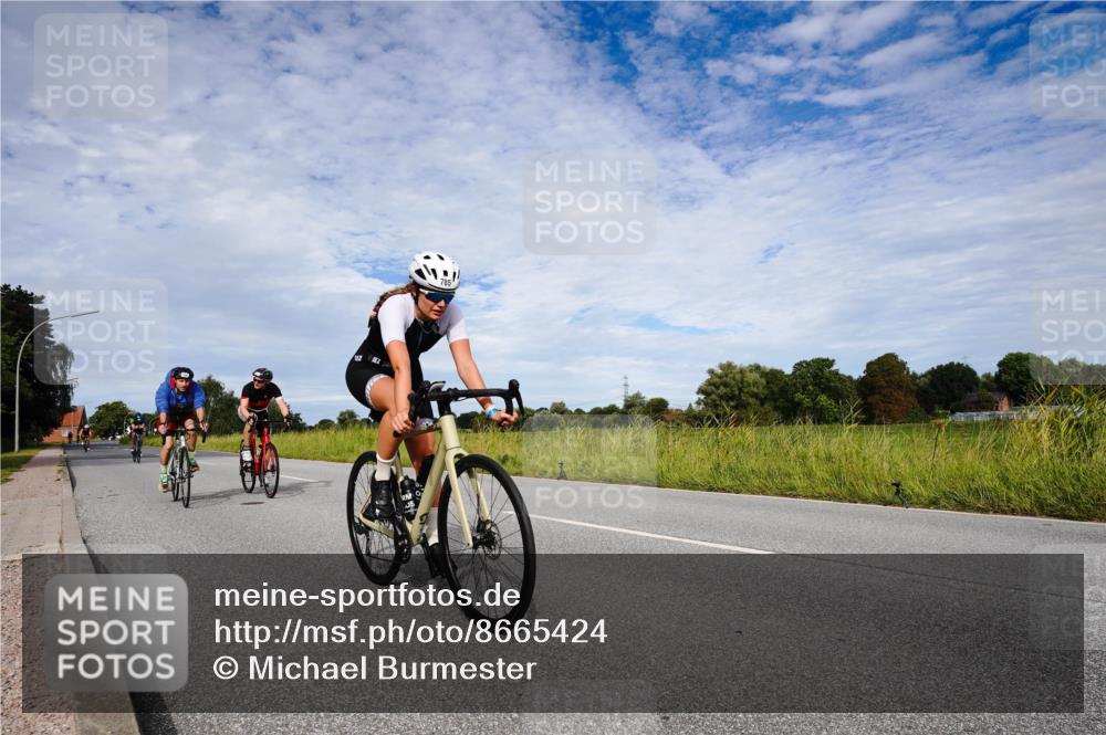 31.08.2025 - Elbe Triathlon Hamburg Michael Burmester http://msf.ph/oto/8665424 31.08.2025 10:10:55 Radfahren 521, 606, 616, 627, 692, 785 meine-sportfotos.de