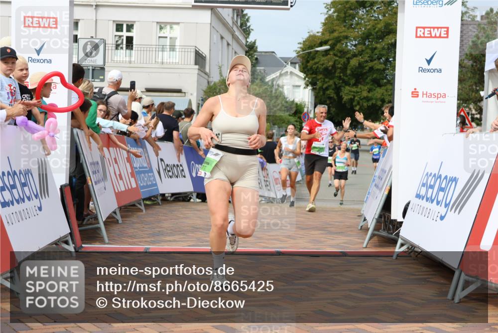 31.08.2025 - 21. Blankeneser Heldenlauf Strokosch-Dieckow http://msf.ph/oto/8665425 31.08.2025 11:18:16 Ziel 3092, 3717, 3718, 3510, 3512 meine-sportfotos.de