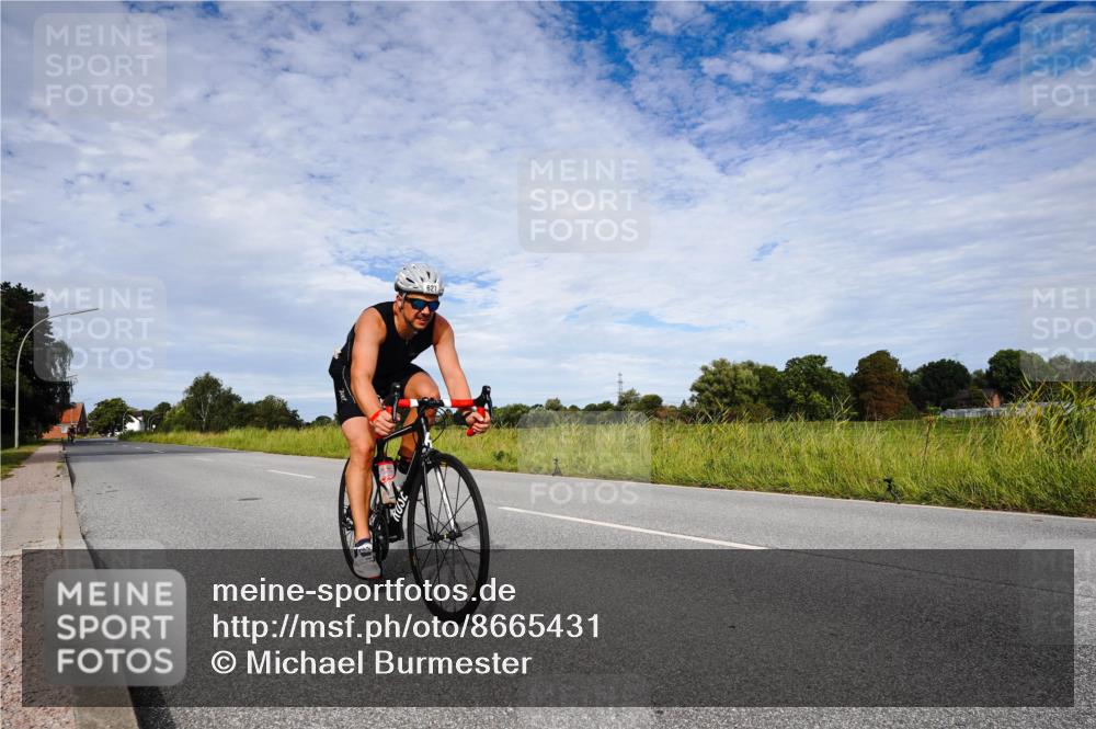 31.08.2025 - Elbe Triathlon Hamburg Michael Burmester http://msf.ph/oto/8665431 31.08.2025 10:11:00 Radfahren 418, 627, 692 meine-sportfotos.de