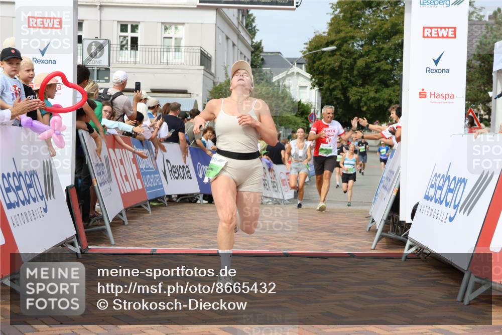 31.08.2025 - 21. Blankeneser Heldenlauf Strokosch-Dieckow http://msf.ph/oto/8665432 31.08.2025 11:18:16 Ziel 3092, 3717, 3718, 3510, 3512 meine-sportfotos.de