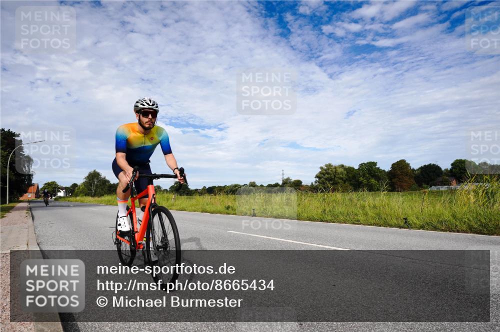 31.08.2025 - Elbe Triathlon Hamburg Michael Burmester http://msf.ph/oto/8665434 31.08.2025 10:11:07 Radfahren 418, 576 meine-sportfotos.de