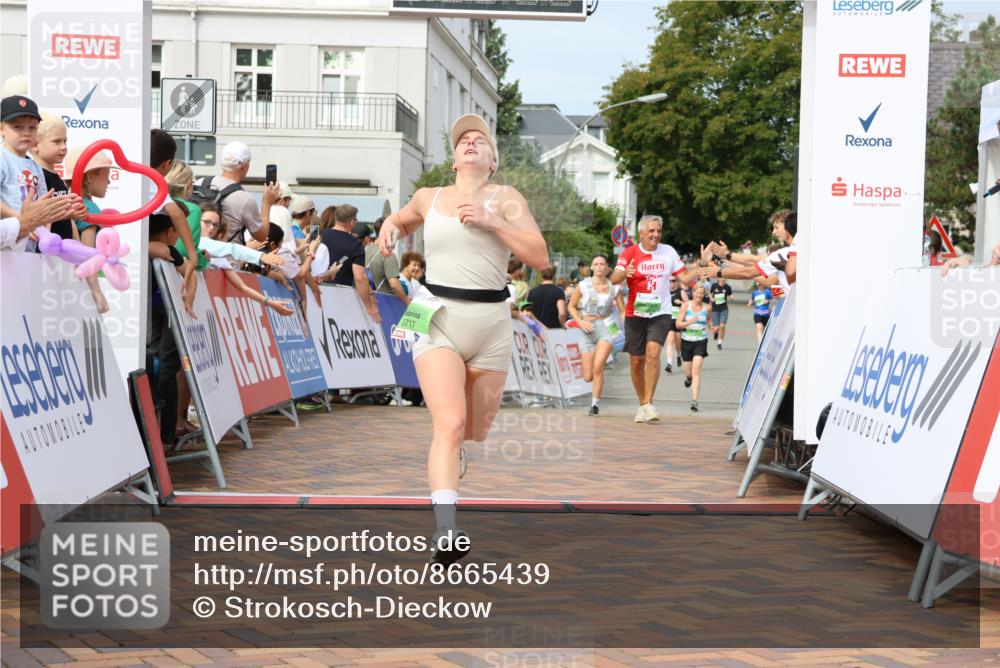 31.08.2025 - 21. Blankeneser Heldenlauf Strokosch-Dieckow http://msf.ph/oto/8665439 31.08.2025 11:18:16 Ziel 3092, 3717, 3718, 3510, 3512 meine-sportfotos.de