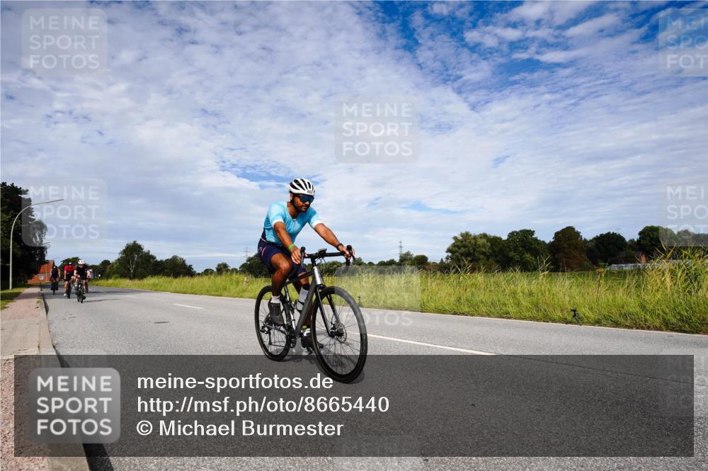 31.08.2025 - Elbe Triathlon Hamburg Michael Burmester http://msf.ph/oto/8665440 31.08.2025 10:11:29 Radfahren 483, 650, 830, 840, 853, 870, 894 meine-sportfotos.de