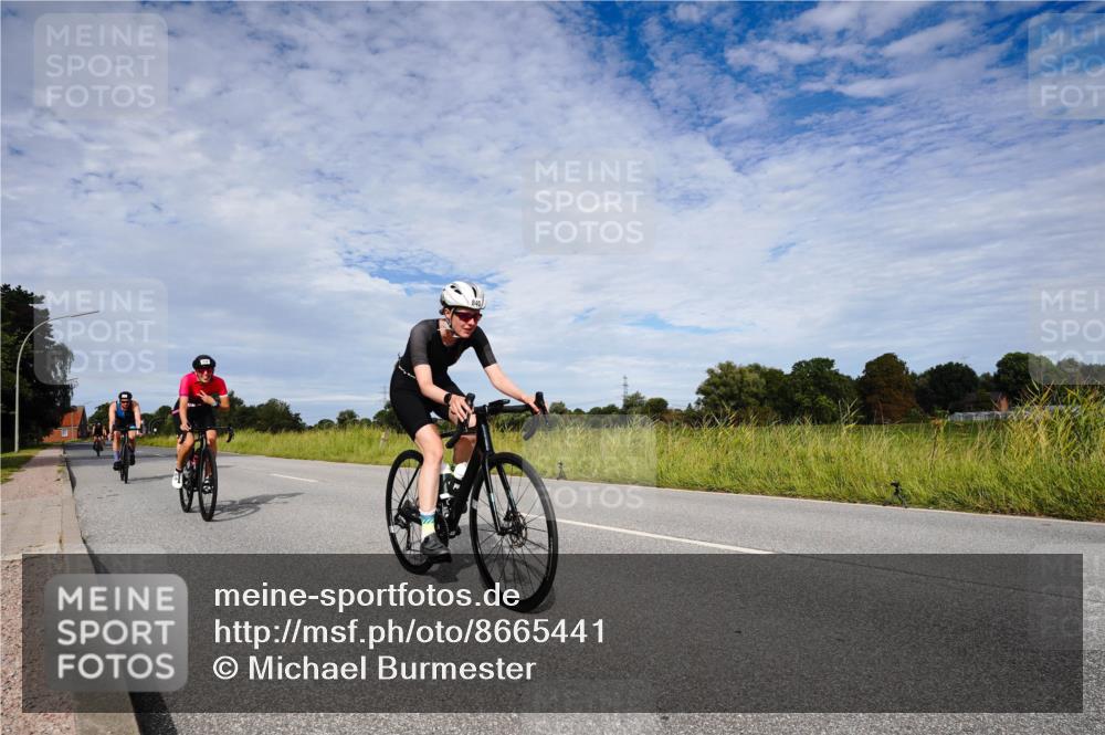 31.08.2025 - Elbe Triathlon Hamburg Michael Burmester http://msf.ph/oto/8665441 31.08.2025 10:11:30 Radfahren 483, 650, 830, 840, 853, 870, 894 meine-sportfotos.de