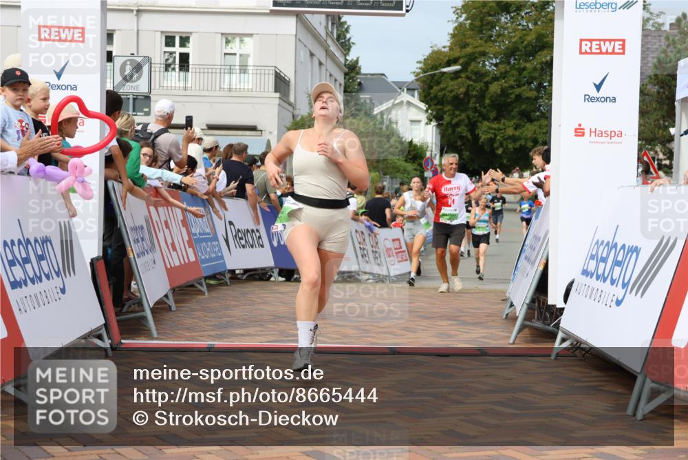 31.08.2025 - 21. Blankeneser Heldenlauf Strokosch-Dieckow http://msf.ph/oto/8665444 31.08.2025 11:18:16 Ziel 3092, 3717, 3718, 3510, 3512 meine-sportfotos.de