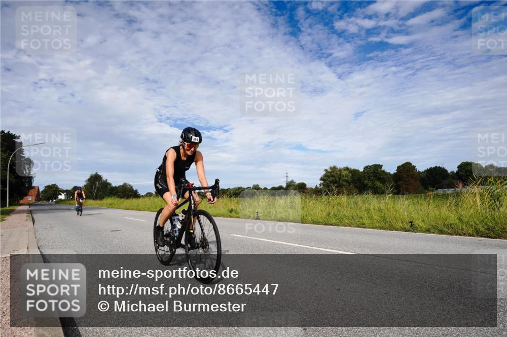 31.08.2025 - Elbe Triathlon Hamburg Michael Burmester http://msf.ph/oto/8665447 31.08.2025 10:11:34 Radfahren 650, 853, 870, 894 meine-sportfotos.de
