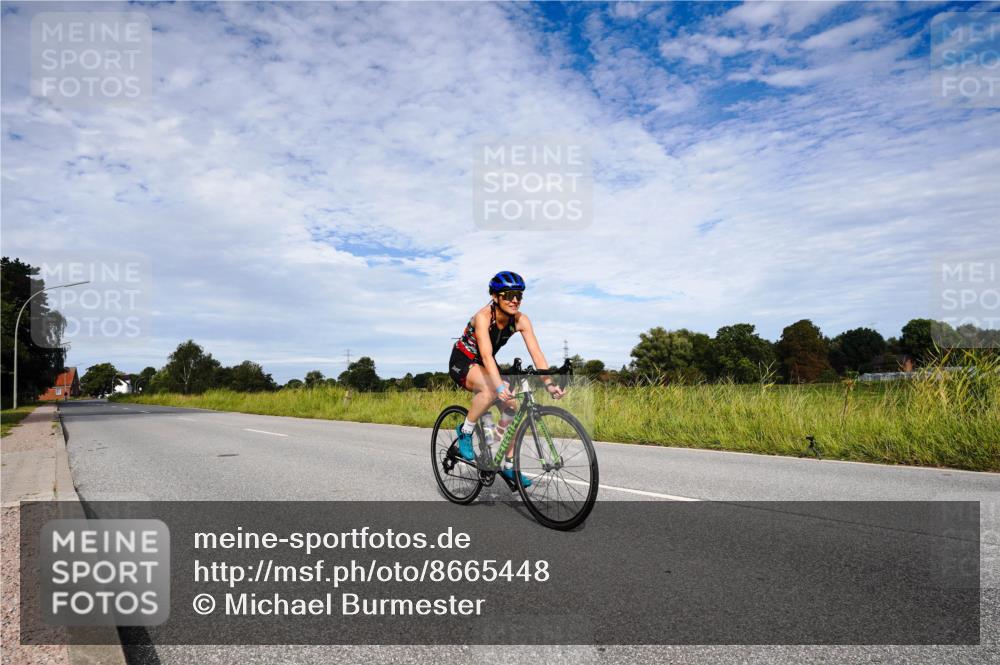 31.08.2025 - Elbe Triathlon Hamburg Michael Burmester http://msf.ph/oto/8665448 31.08.2025 10:11:36 Radfahren 870, 894 meine-sportfotos.de