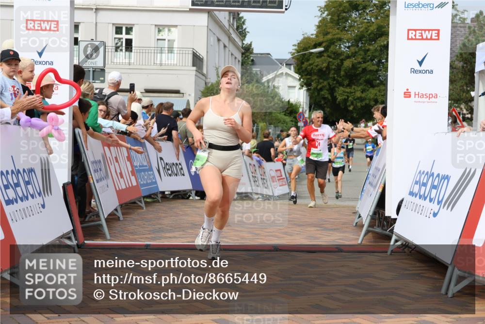 31.08.2025 - 21. Blankeneser Heldenlauf Strokosch-Dieckow http://msf.ph/oto/8665449 31.08.2025 11:18:16 Ziel 3092, 3717, 3718, 3510, 3512 meine-sportfotos.de