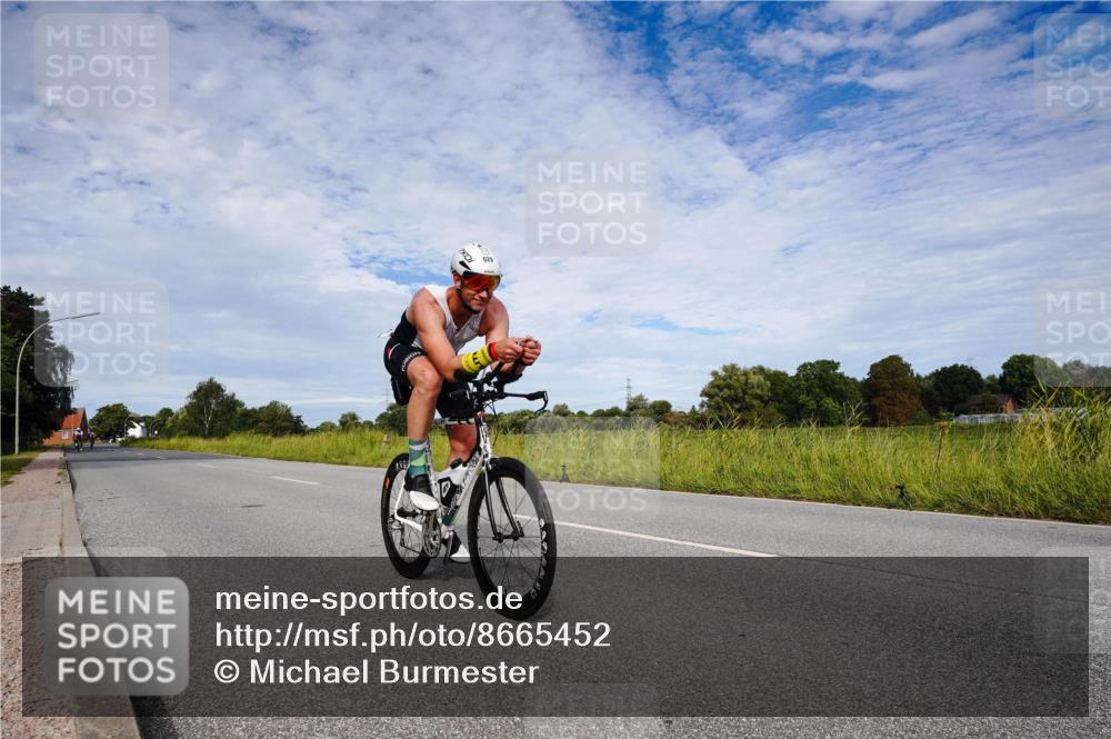 31.08.2025 - Elbe Triathlon Hamburg Michael Burmester http://msf.ph/oto/8665452 31.08.2025 10:11:59 Radfahren 593, 629, 882 meine-sportfotos.de