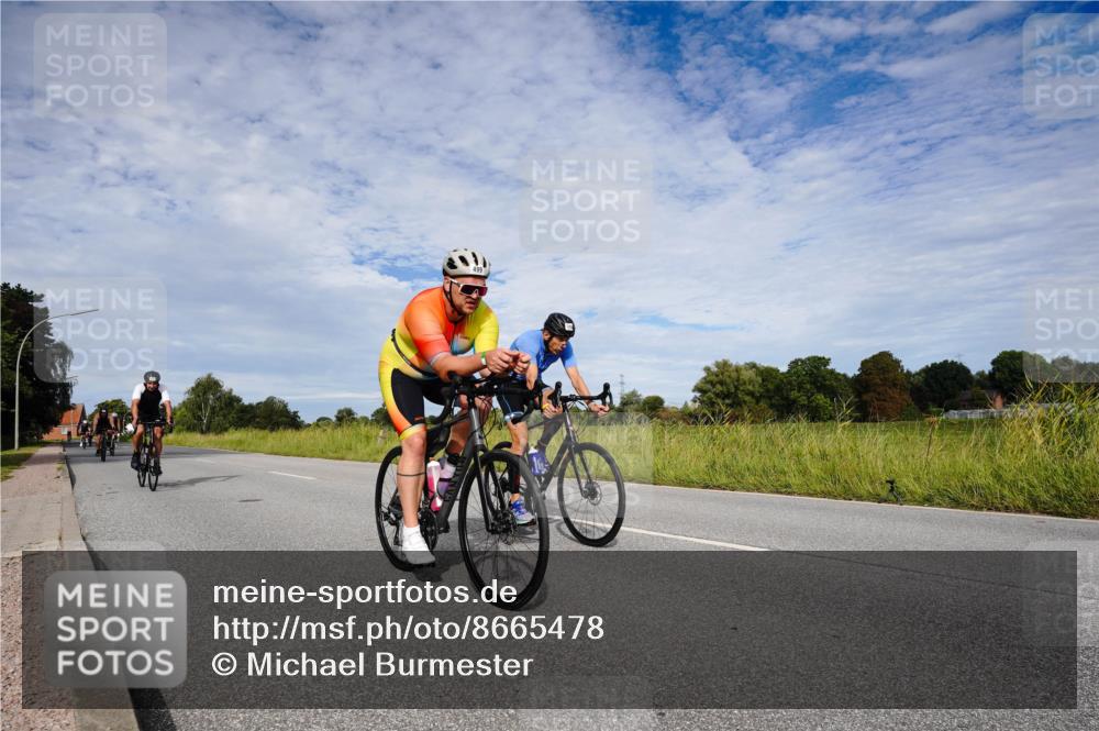 31.08.2025 - Elbe Triathlon Hamburg Michael Burmester http://msf.ph/oto/8665478 31.08.2025 10:12:35 Radfahren 499, 530, 536, 648, 673, 708, 748, 815, 848 meine-sportfotos.de