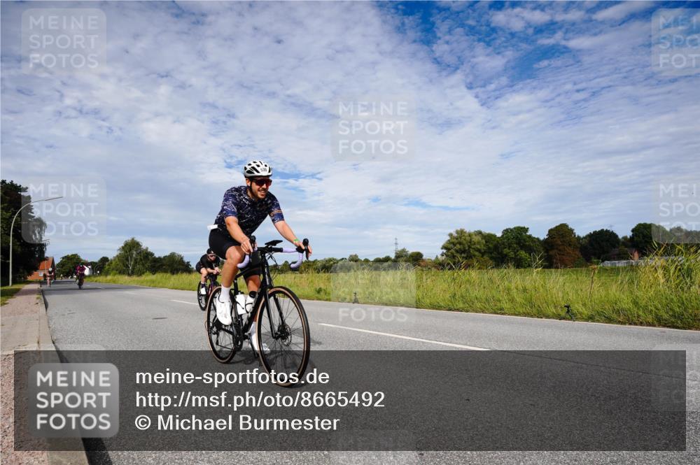 31.08.2025 - Elbe Triathlon Hamburg Michael Burmester http://msf.ph/oto/8665492 31.08.2025 10:12:41 Radfahren 530, 669, 673, 700, 720, 813, 815 meine-sportfotos.de