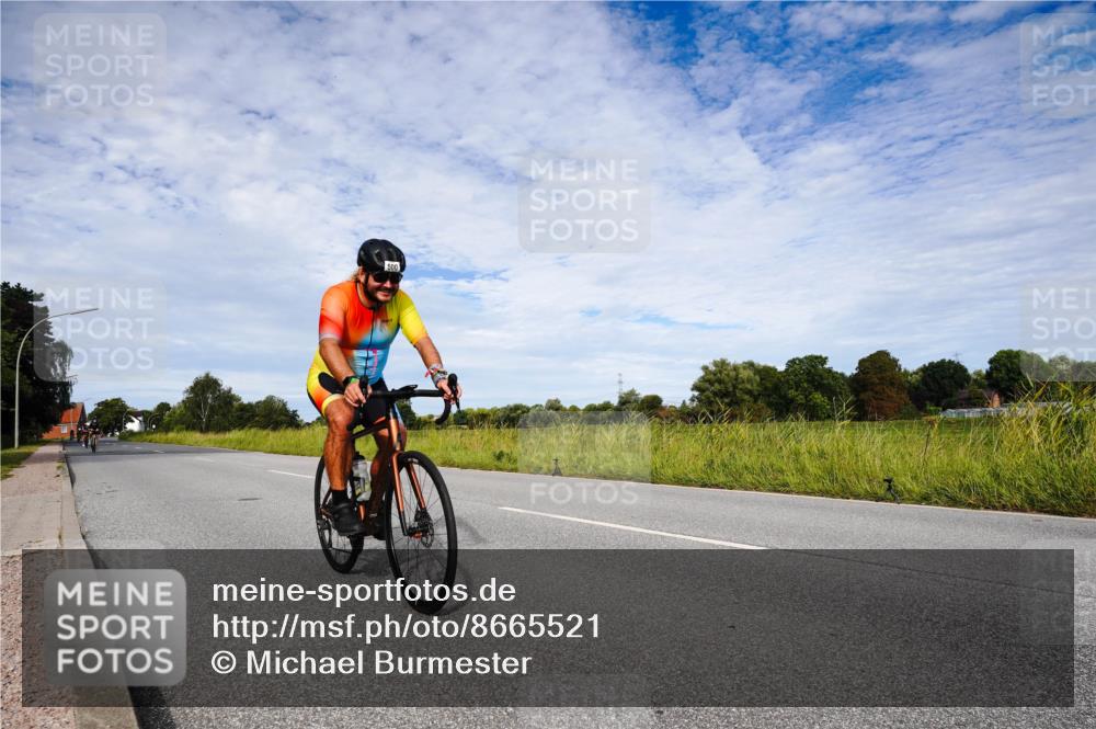 31.08.2025 - Elbe Triathlon Hamburg Michael Burmester http://msf.ph/oto/8665521 31.08.2025 10:13:08 Radfahren 500, 711, 719, 770, 866, 884 meine-sportfotos.de