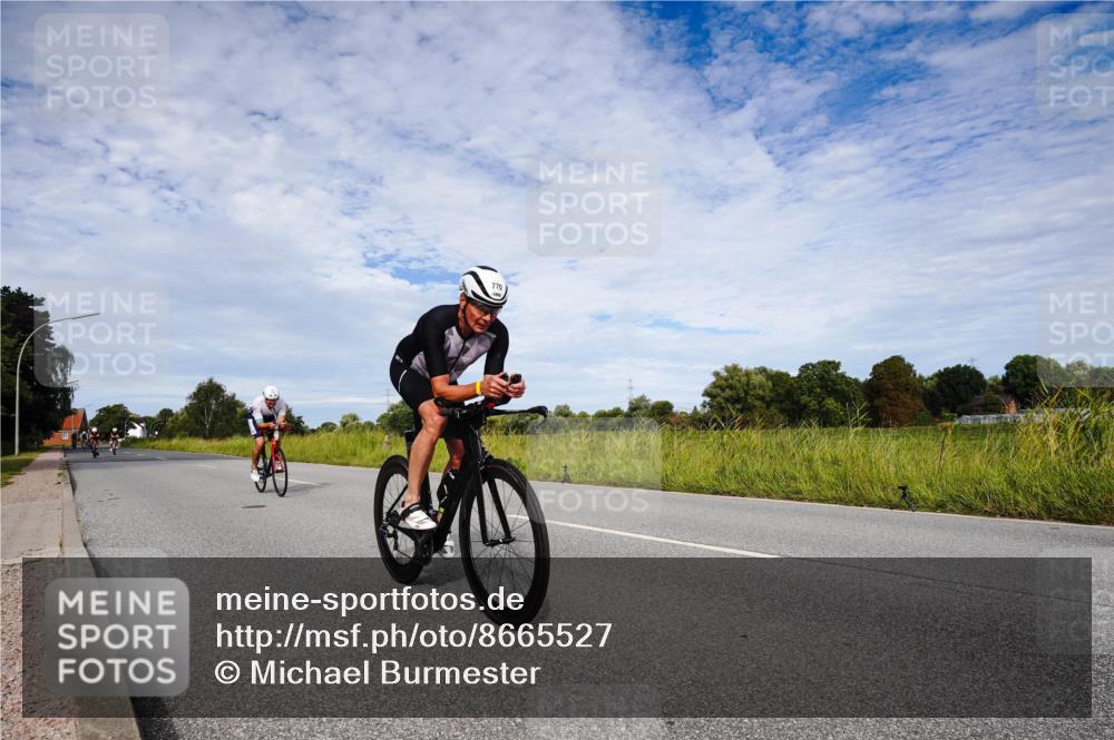 31.08.2025 - Elbe Triathlon Hamburg Michael Burmester http://msf.ph/oto/8665527 31.08.2025 10:13:12 Radfahren 546, 719, 770, 866, 884, 913 meine-sportfotos.de