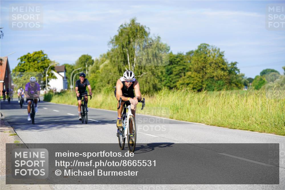 31.08.2025 - Elbe Triathlon Hamburg Michael Burmester http://msf.ph/oto/8665531 31.08.2025 09:30:44 Radfahren 192, 364, 413, 421, 669, 684, 756 meine-sportfotos.de