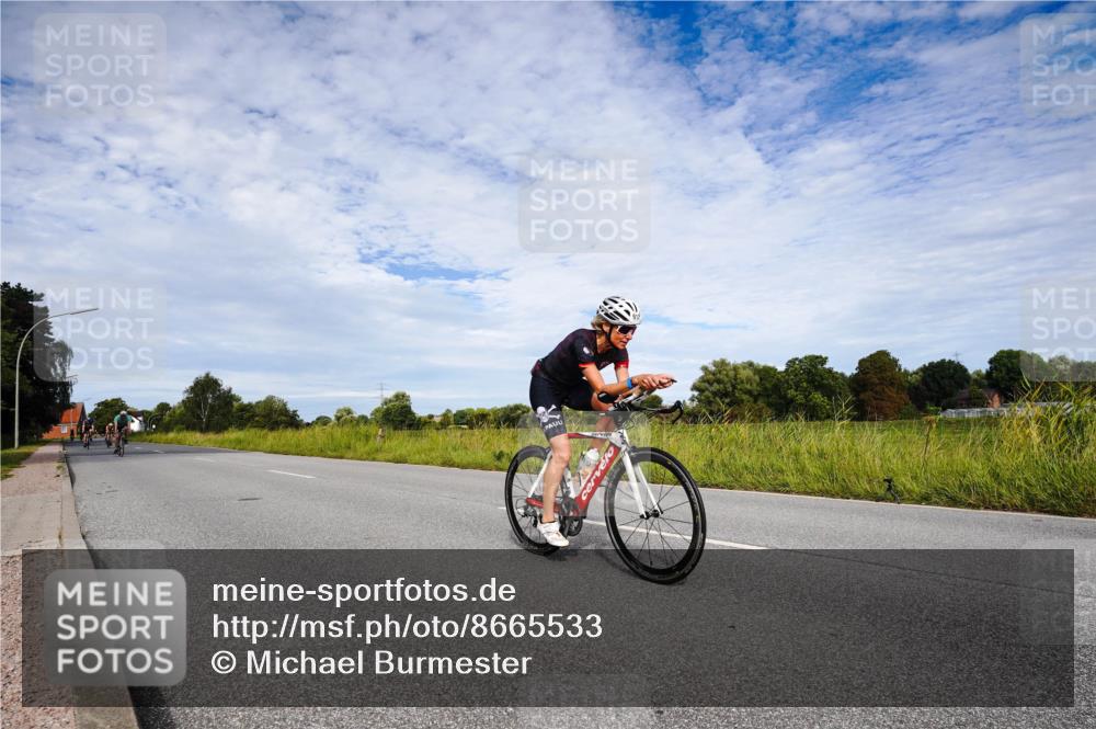 31.08.2025 - Elbe Triathlon Hamburg Michael Burmester http://msf.ph/oto/8665533 31.08.2025 10:13:17 Radfahren 417, 477, 546, 833, 866, 913 meine-sportfotos.de
