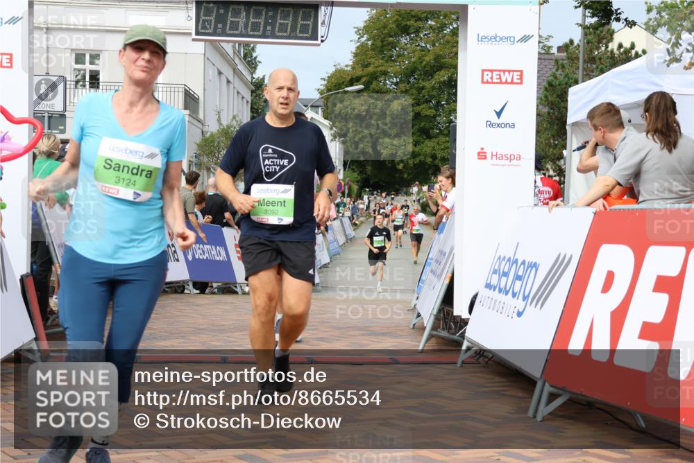 31.08.2025 - 21. Blankeneser Heldenlauf Strokosch-Dieckow http://msf.ph/oto/8665534 31.08.2025 11:18:08 Ziel 3092, 3345, 3124, 3594, 3510 meine-sportfotos.de