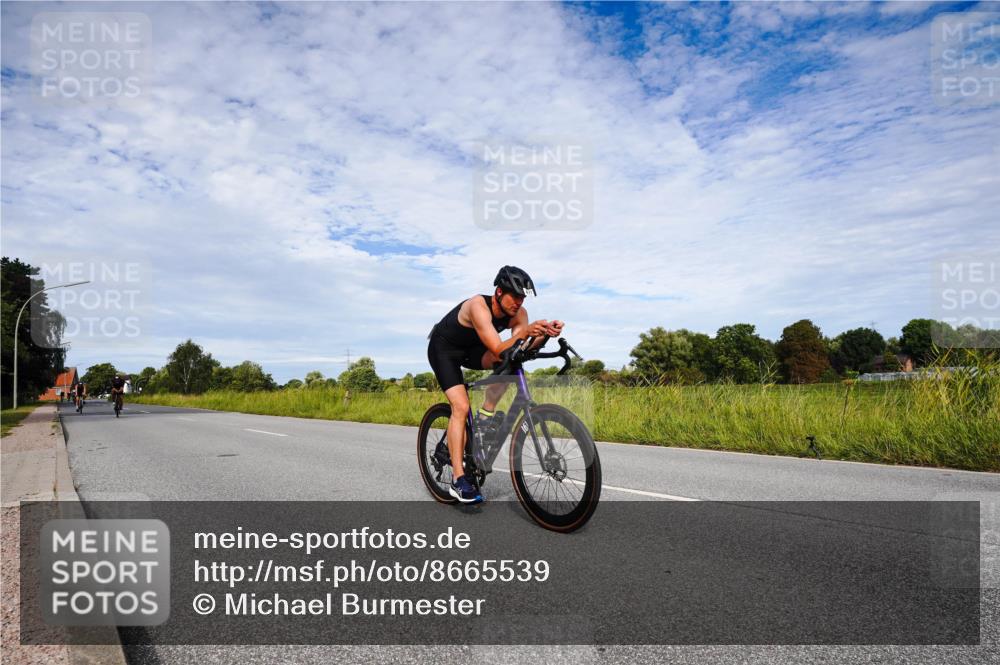 31.08.2025 - Elbe Triathlon Hamburg Michael Burmester http://msf.ph/oto/8665539 31.08.2025 10:13:23 Radfahren 417, 477, 494, 833, 851 meine-sportfotos.de