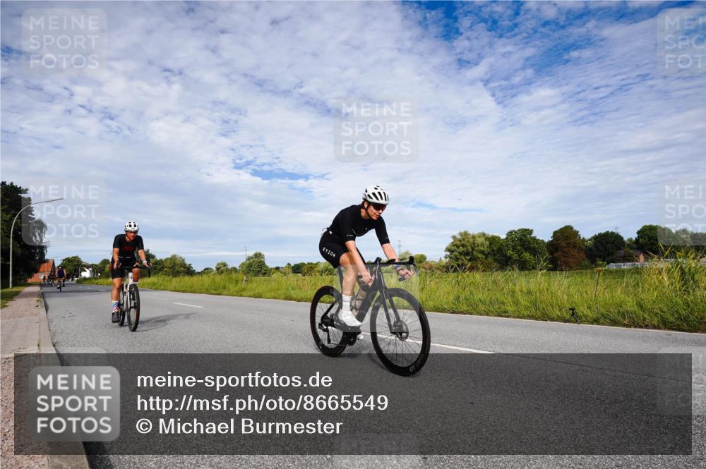 31.08.2025 - Elbe Triathlon Hamburg Michael Burmester http://msf.ph/oto/8665549 31.08.2025 10:13:35 Radfahren 432, 837, 887, 916 meine-sportfotos.de