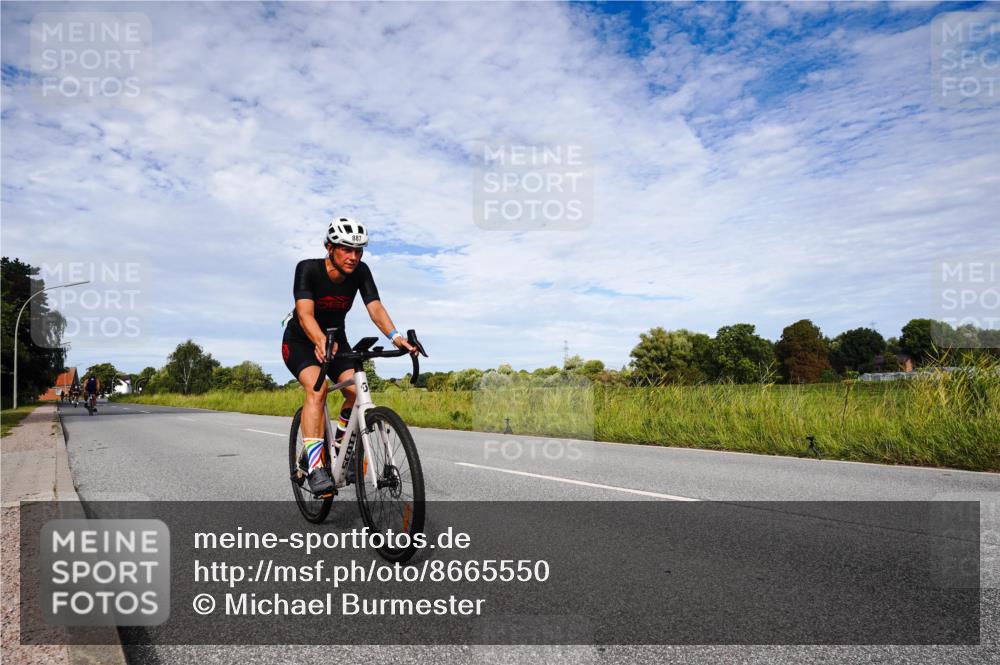 31.08.2025 - Elbe Triathlon Hamburg Michael Burmester http://msf.ph/oto/8665550 31.08.2025 10:13:35 Radfahren 432, 837, 887, 916 meine-sportfotos.de