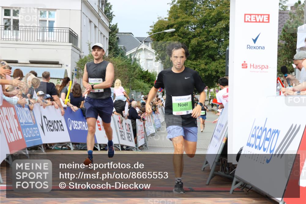 31.08.2025 - 21. Blankeneser Heldenlauf Strokosch-Dieckow http://msf.ph/oto/8665553 31.08.2025 10:59:46 Ziel 3551, 3330, 3364, 3467 meine-sportfotos.de