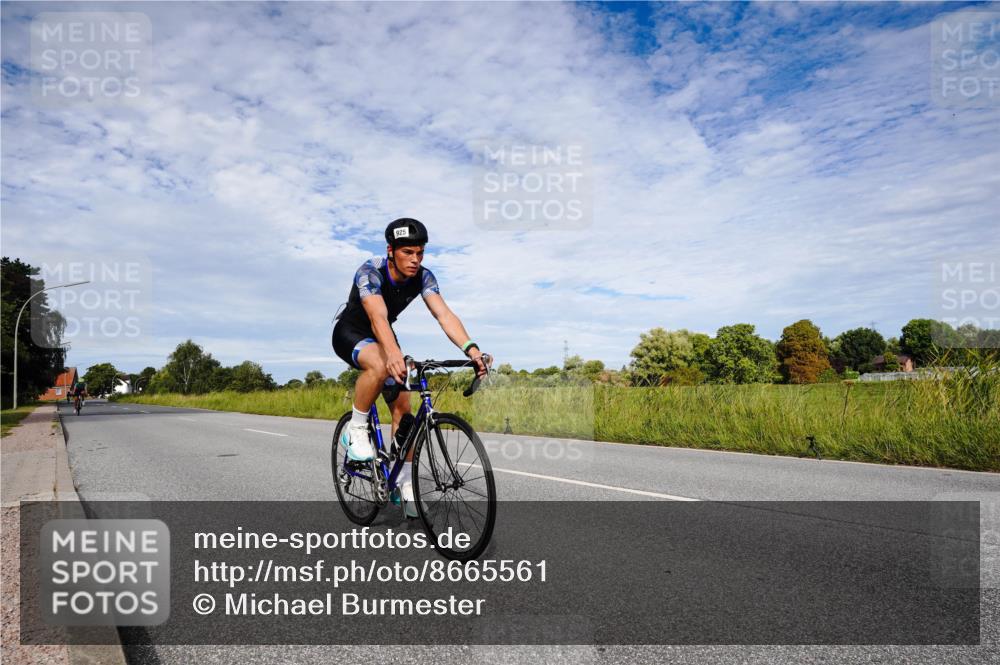 31.08.2025 - Elbe Triathlon Hamburg Michael Burmester http://msf.ph/oto/8665561 31.08.2025 10:13:47 Radfahren 886, 925 meine-sportfotos.de