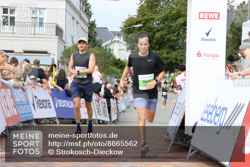 31.08.2025 - 21. Blankeneser Heldenlauf Strokosch-Dieckow http://msf.ph/oto/8665562 31.08.2025 10:59:46 Ziel 3551, 3330, 3364, 3467 meine-sportfotos.de