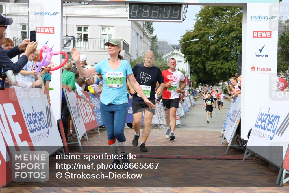 31.08.2025 - 21. Blankeneser Heldenlauf Strokosch-Dieckow http://msf.ph/oto/8665567 31.08.2025 11:18:07 Ziel 3092, 3345, 3124, 3594, 3510 meine-sportfotos.de