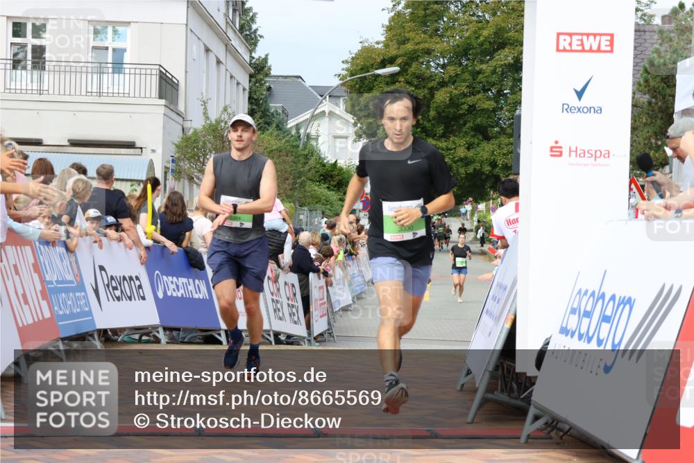 31.08.2025 - 21. Blankeneser Heldenlauf Strokosch-Dieckow http://msf.ph/oto/8665569 31.08.2025 10:59:46 Ziel 3551, 3330, 3364, 3467 meine-sportfotos.de