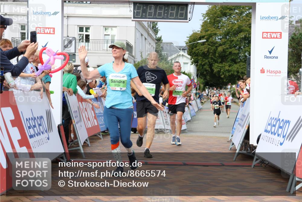 31.08.2025 - 21. Blankeneser Heldenlauf Strokosch-Dieckow http://msf.ph/oto/8665574 31.08.2025 11:18:07 Ziel 3092, 3345, 3124, 3594, 3510 meine-sportfotos.de