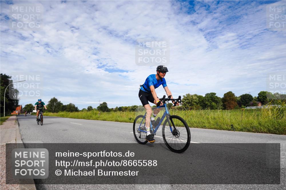 31.08.2025 - Elbe Triathlon Hamburg Michael Burmester http://msf.ph/oto/8665588 31.08.2025 10:14:35 Radfahren 404, 667, 845 meine-sportfotos.de