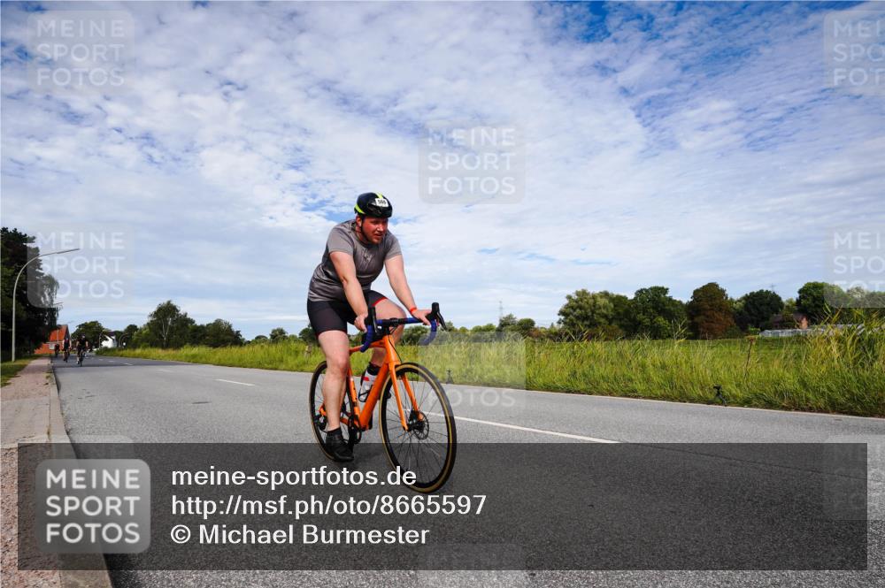 31.08.2025 - Elbe Triathlon Hamburg Michael Burmester http://msf.ph/oto/8665597 31.08.2025 10:14:44 Radfahren 566, 643, 679, 756 meine-sportfotos.de