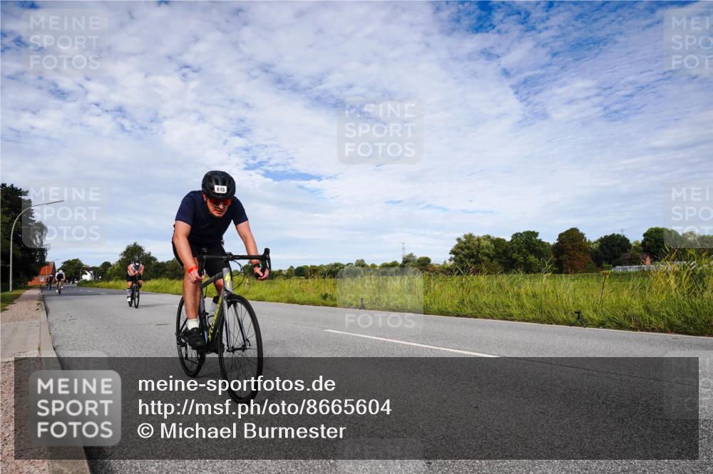 31.08.2025 - Elbe Triathlon Hamburg Michael Burmester http://msf.ph/oto/8665604 31.08.2025 10:14:53 Radfahren 615, 617, 717, 800 meine-sportfotos.de