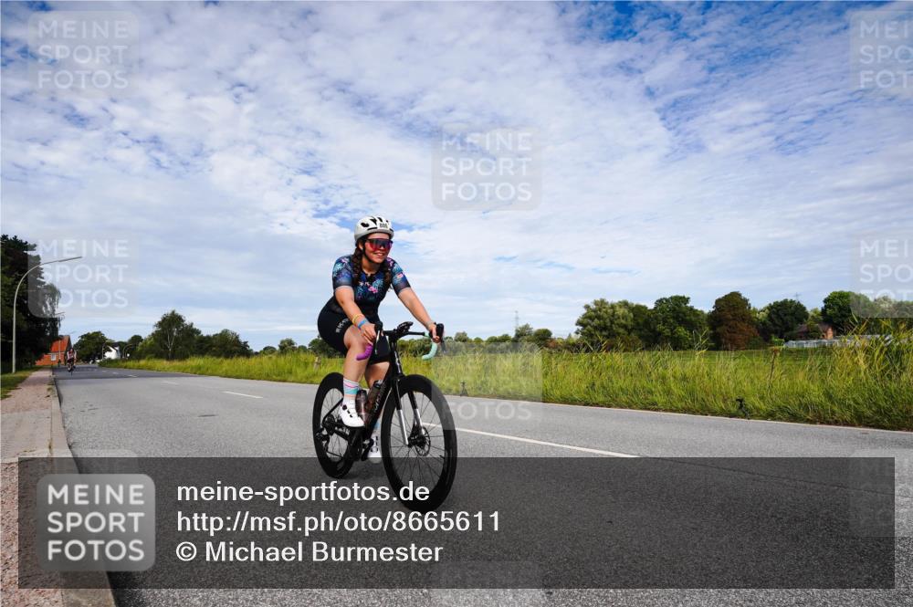 31.08.2025 - Elbe Triathlon Hamburg Michael Burmester http://msf.ph/oto/8665611 31.08.2025 10:14:59 Radfahren 455, 617, 758, 800 meine-sportfotos.de