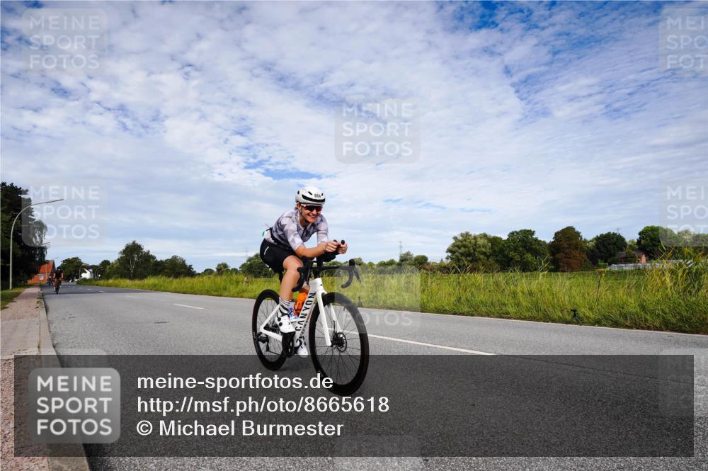 31.08.2025 - Elbe Triathlon Hamburg Michael Burmester http://msf.ph/oto/8665618 31.08.2025 10:15:10 Radfahren 707, 835, 864 meine-sportfotos.de
