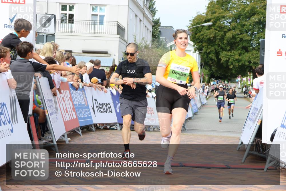 31.08.2025 - 21. Blankeneser Heldenlauf Strokosch-Dieckow http://msf.ph/oto/8665628 31.08.2025 10:59:40 Ziel 3551, 3467, 3683 meine-sportfotos.de
