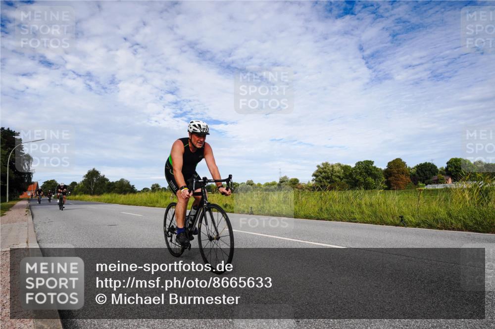 31.08.2025 - Elbe Triathlon Hamburg Michael Burmester http://msf.ph/oto/8665633 31.08.2025 10:15:40 Radfahren 579, 613, 732, 811 meine-sportfotos.de