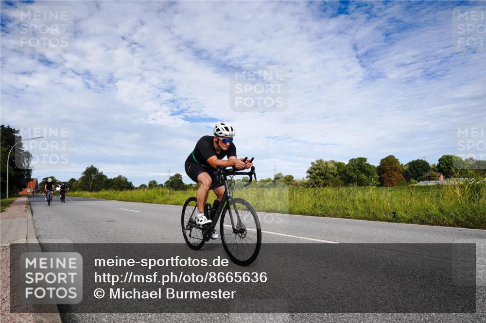 31.08.2025 - Elbe Triathlon Hamburg Michael Burmester http://msf.ph/oto/8665636 31.08.2025 10:15:42 Radfahren 579, 613, 732, 811 meine-sportfotos.de