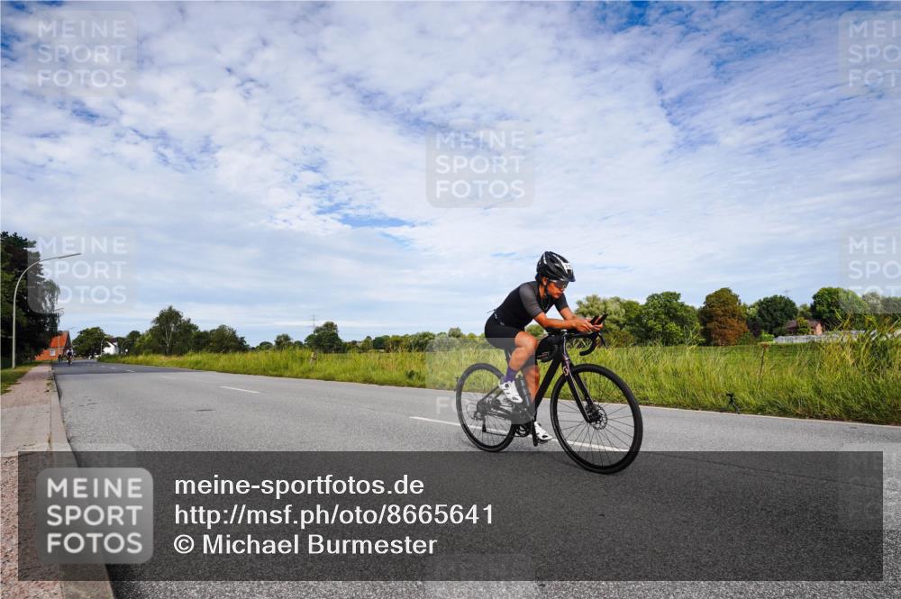31.08.2025 - Elbe Triathlon Hamburg Michael Burmester http://msf.ph/oto/8665641 31.08.2025 10:15:44 Radfahren 579, 605, 613, 811 meine-sportfotos.de
