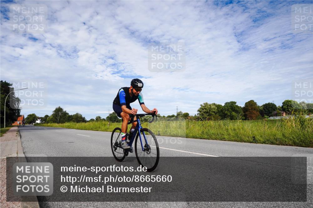 31.08.2025 - Elbe Triathlon Hamburg Michael Burmester http://msf.ph/oto/8665660 31.08.2025 10:16:28 Radfahren 563 meine-sportfotos.de