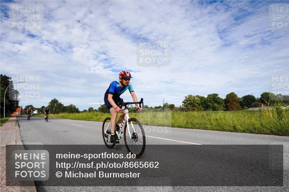 31.08.2025 - Elbe Triathlon Hamburg Michael Burmester http://msf.ph/oto/8665662 31.08.2025 10:16:37 Radfahren 562, 622, 896, 908 meine-sportfotos.de