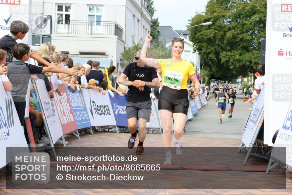 31.08.2025 - 21. Blankeneser Heldenlauf Strokosch-Dieckow http://msf.ph/oto/8665665 31.08.2025 10:59:40 Ziel 3551, 3467, 3683 meine-sportfotos.de