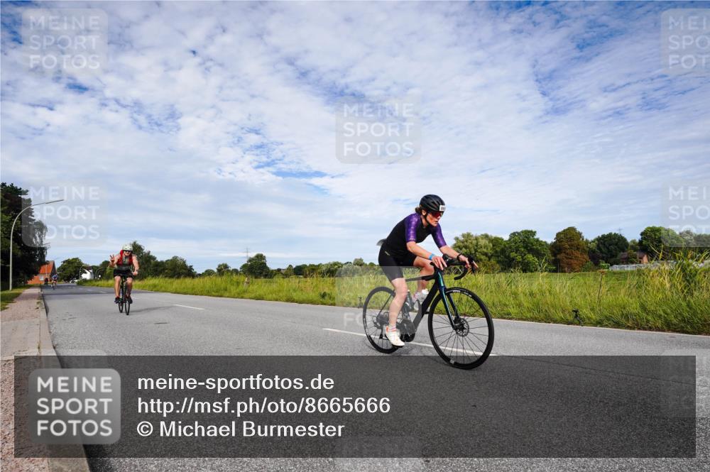 31.08.2025 - Elbe Triathlon Hamburg Michael Burmester http://msf.ph/oto/8665666 31.08.2025 10:16:39 Radfahren 562, 622, 896, 908 meine-sportfotos.de
