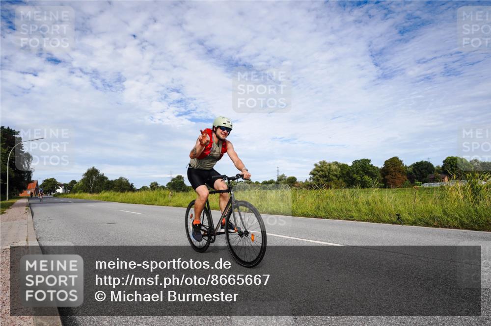 31.08.2025 - Elbe Triathlon Hamburg Michael Burmester http://msf.ph/oto/8665667 31.08.2025 10:16:40 Radfahren 562, 622, 896, 908 meine-sportfotos.de