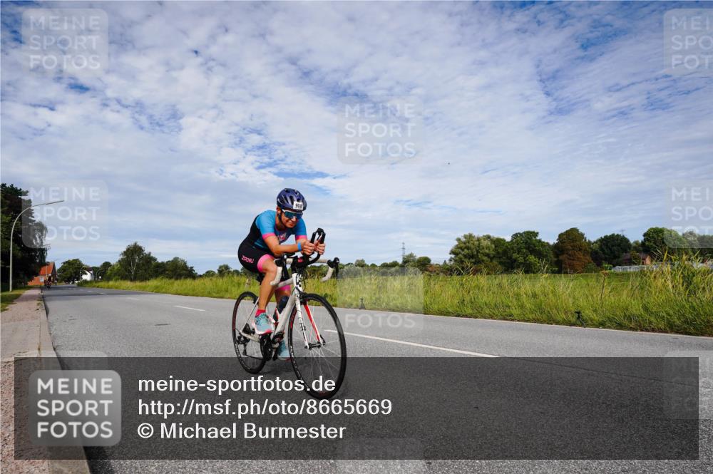 31.08.2025 - Elbe Triathlon Hamburg Michael Burmester http://msf.ph/oto/8665669 31.08.2025 10:16:44 Radfahren 666, 908 meine-sportfotos.de