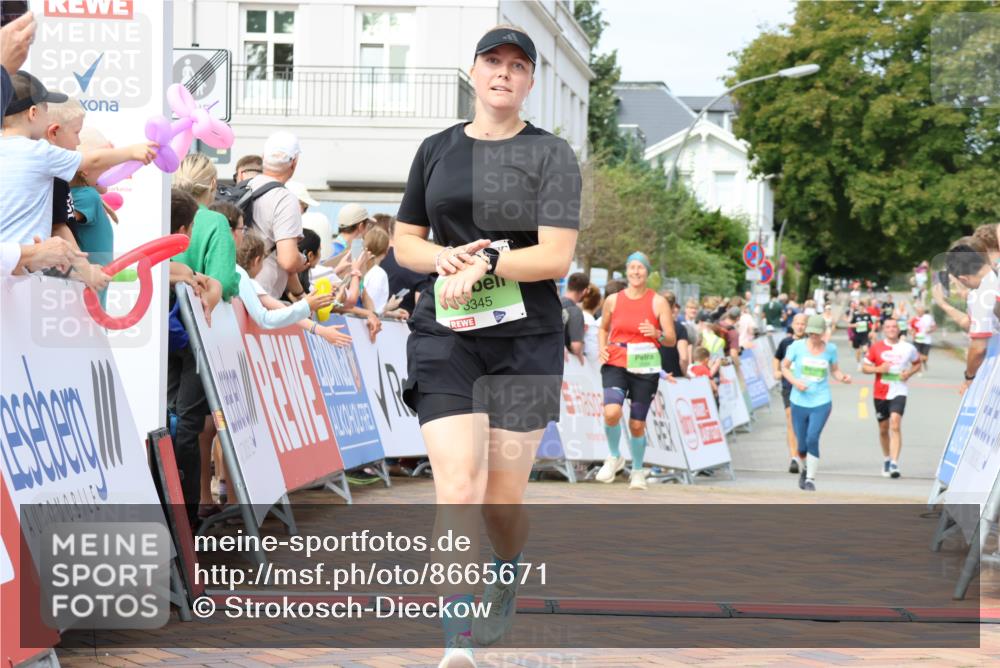 31.08.2025 - 21. Blankeneser Heldenlauf Strokosch-Dieckow http://msf.ph/oto/8665671 31.08.2025 11:18:00 Ziel 3345, 3646, 3300, 3594 meine-sportfotos.de