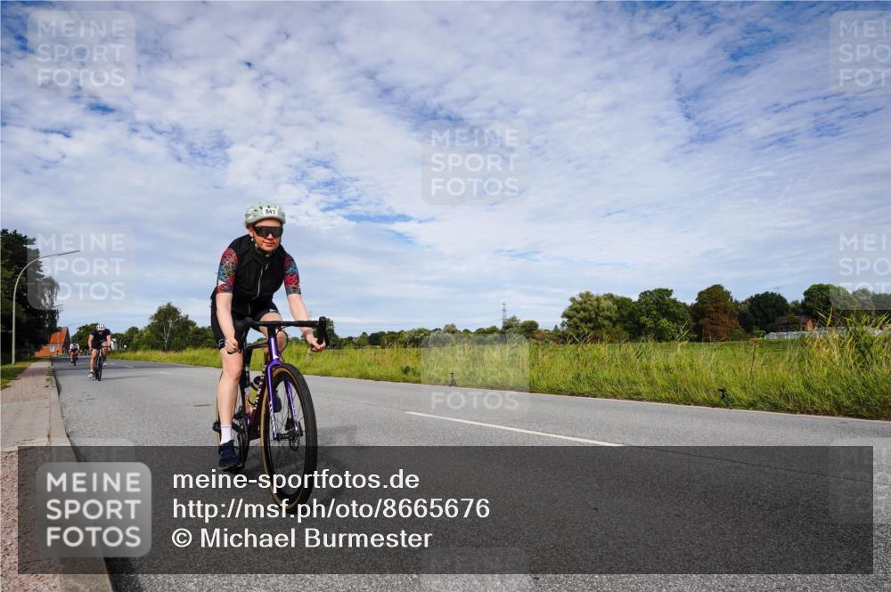 31.08.2025 - Elbe Triathlon Hamburg Michael Burmester http://msf.ph/oto/8665676 31.08.2025 10:16:56 Radfahren 427, 804, 841, 928 meine-sportfotos.de